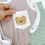 Minky bộ ba lỗ sọc màu nude túi thêu gấu cho bé size nhí 80-120 - Image 2