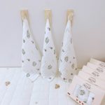 Khăn sữa 6 lớp Monona mẫu trắng in họa tiết vải mềm mại cho bé (hộp 3 cái) - Image 5