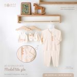 [Sale mẫu lỗi] Bộ dài sơ sinh cài giữa HRNEE họa tiết khủng long vải modal tiêu gân cho bé từ sơ sinh - Image 4