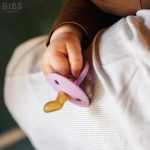 Ty ngậm giả ti núm dẹt cao su BIBS COLOUR LATEX cho bé từ sơ sinh - Image 2