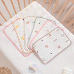 Gối / Lót đầu bé sơ sinh trần bông Monona mỏng mát họa tiết xinh - Image 3