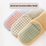 Vớ tất hình thú có chống trượt đựng túi zip cho bé - Image 3