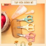 Kéo cắt đồ ăn dặm Misan inox 304 có hộp đựng có nắp đậy an toàn