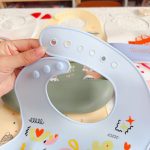 Yếm silicon mềm dẻo có máng hứng nhiều họa tiết cho bé ăn dặm - Image 5