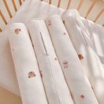 Gối ôm vải waffle sợi tre Monona họa tiết thêu hình cute cho bé - Image 4