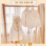 Áo choàng xô muslin Monona kèm chắn giọt bắn cho bé đi ra ngoài đi chơi du lịch
