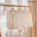 Áo choàng xô muslin Monona kèm chắn giọt bắn cho bé đi ra ngoài đi chơi du lịch - Image 2